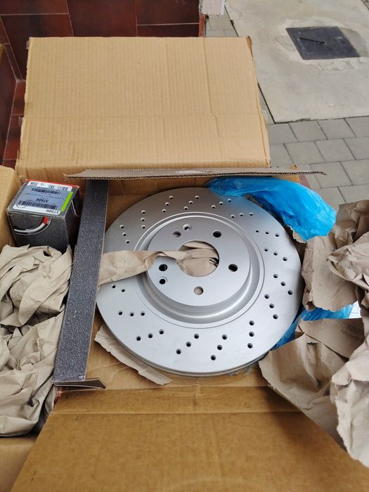 Kit discuri frana perforate 330mm 5x112 + placute ABS - NOI (17562 / 37506)