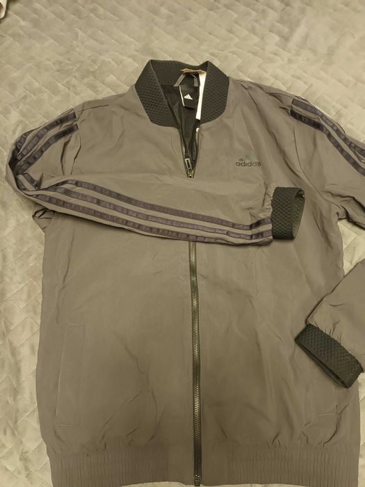 Анцунг ADIDAS размер S-М. Суичър Adidas за тинейджъри.