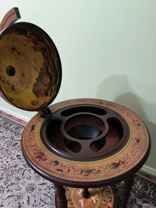 Глобус -бар в отличном состоянии