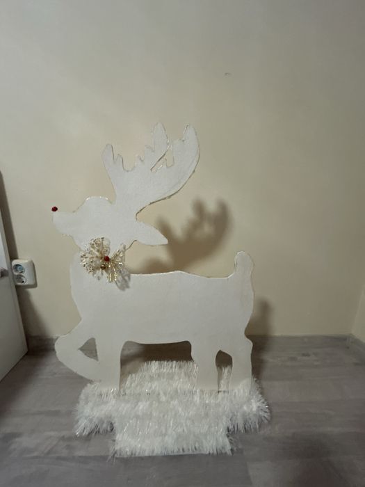 Продавам коледен елен, много е голям за 30€