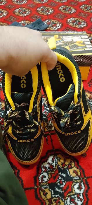 Ingco bahor yoz va kuzda kiyish uchun ish krasovkasi sotiladi