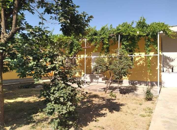 10 хонали, 6 сотикдан иборат булган ховли сотилади.