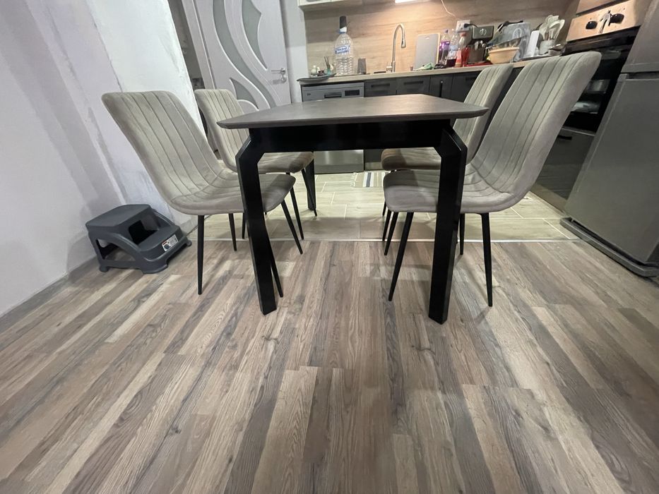 Трапезна Маса разтегателна с четири стола