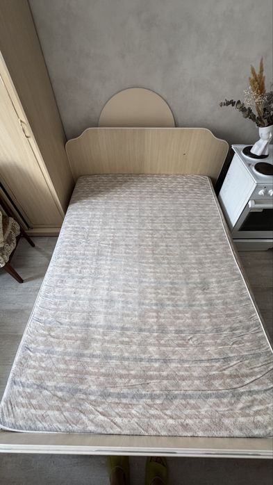 Продам спальный гарнитур