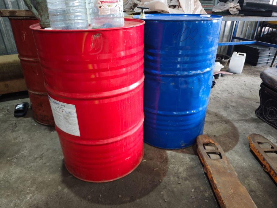 Продам бочки 220 л, 215 л