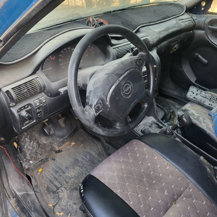 Машина opel astra
