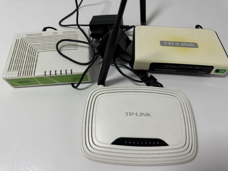 Vând 3 Routere wireless