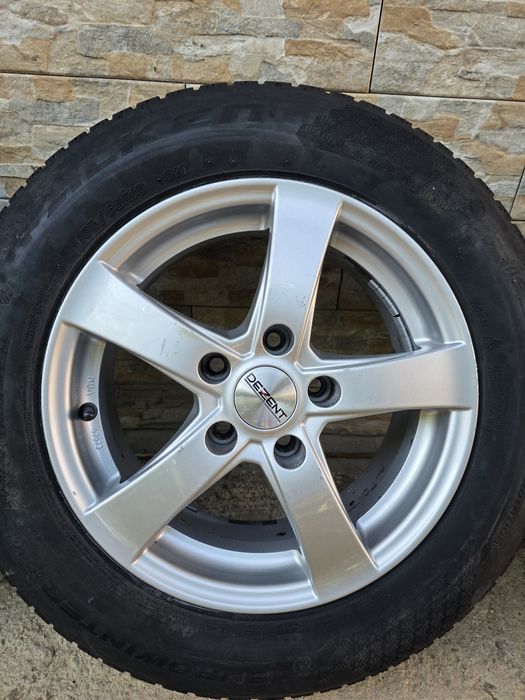 Продавам ОРИГИНАЛНИ Джанти+гуми 15 ' цола 5x112 57,1 Audi a4,a6,a8 Pasat 4,5. 6 1/2J ET38 DEZENT