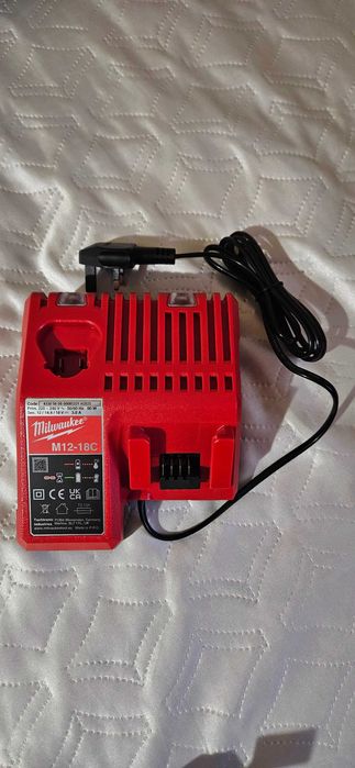 Milwaukee НОВ Комплект Ударен Винтоверт и Гайковерт M18 BPP2Q-402C