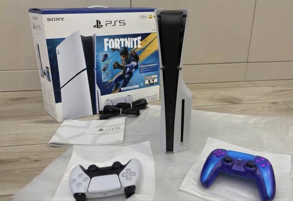 PlayStation 5 Slim (с дисководом) + 2 геймпада