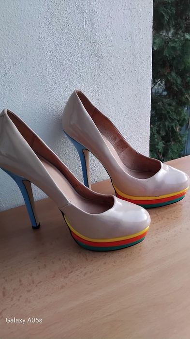 Vand pantofi alisha stare buna mărimea 39