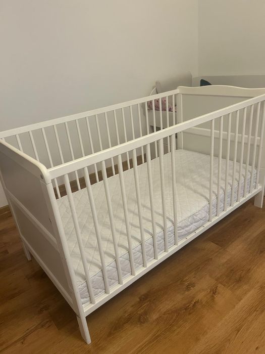 Patut copii 0 - 4 ani BABY NEEDS + saltea