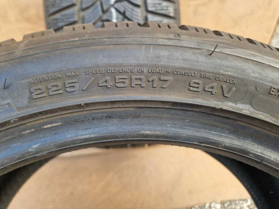 2 Dunlop R17 225/45
Зимни гуми 
DOT1721