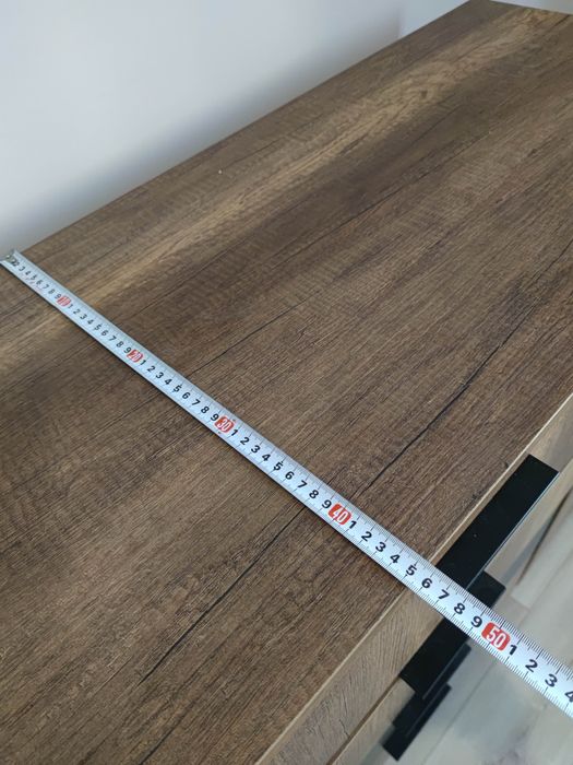 Спалня, скрин и нощни шкафчета.