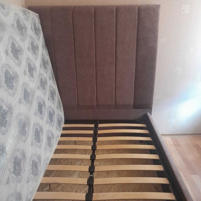 Кровать новая ручной сборки