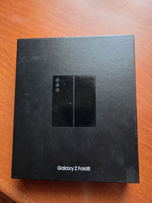 Samsung Galaxy Z Fold5 с кутия