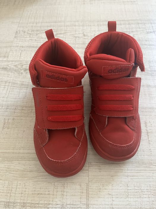 Кецове adidas червени