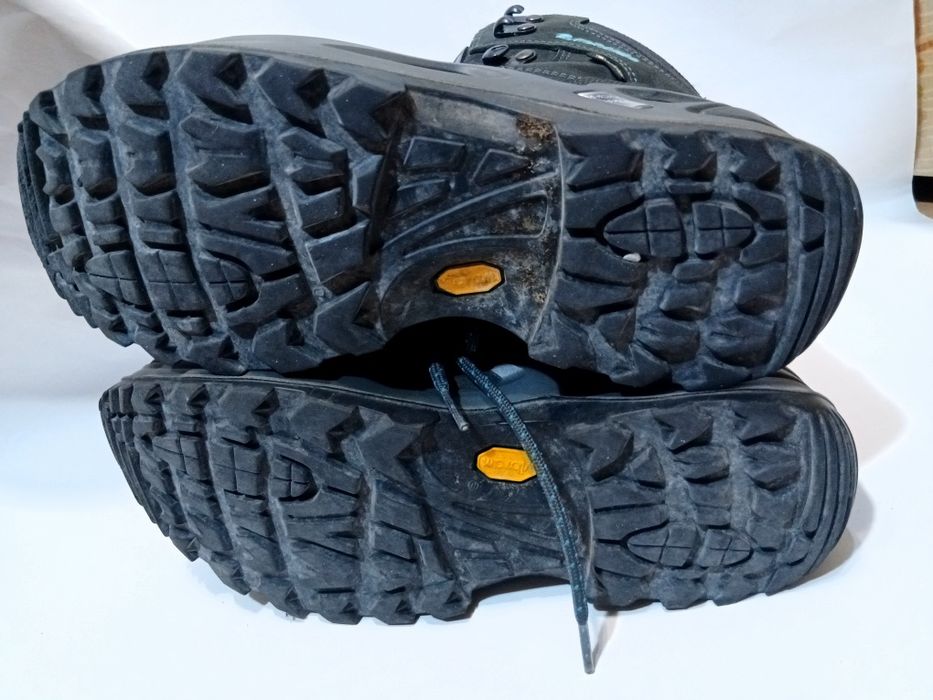 Bocanci / ghete Lowa Renegate nr 41,5 gri inchis, piele, talpa vibram