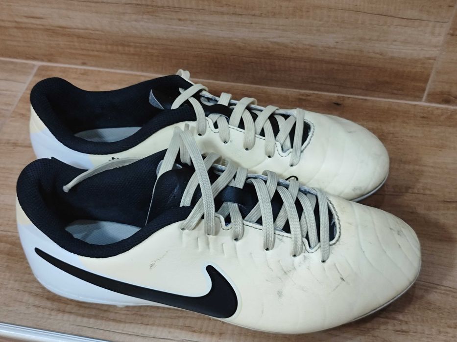 Футболни бутонки