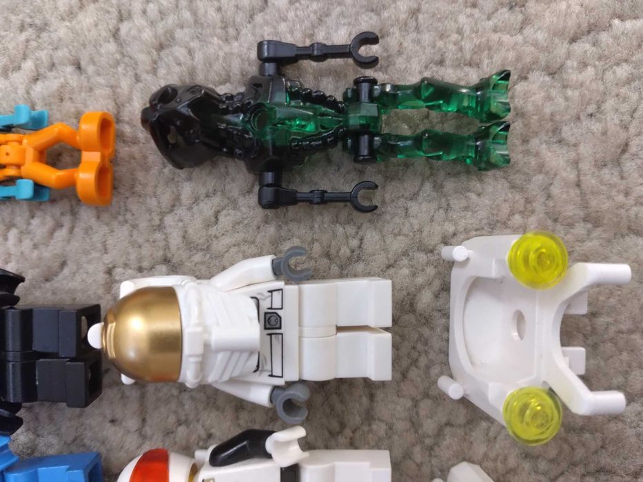 Lego Classic Space, Futuron, Blacktron I, Mars Mission и Modern Space фигурки