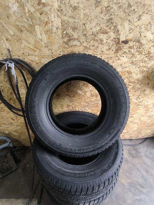 Продам зимние шипованые  шины R17.