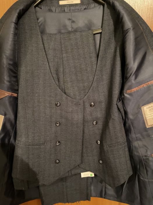 Продам костюм тройку