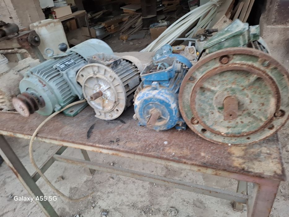 Продам 4 шт электродвигатель.