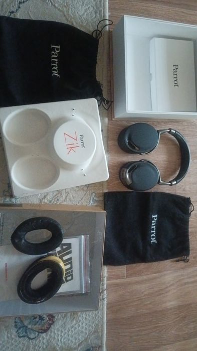 Продам очень редкие наушники Parrot Zik.