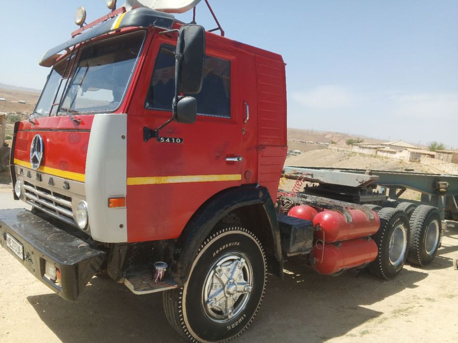 Kamaz 5410 tigach prisepi bilan Maz prisep