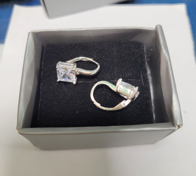 Дамски сребърни обеци с цирконий.Състояние ново! Проба 925