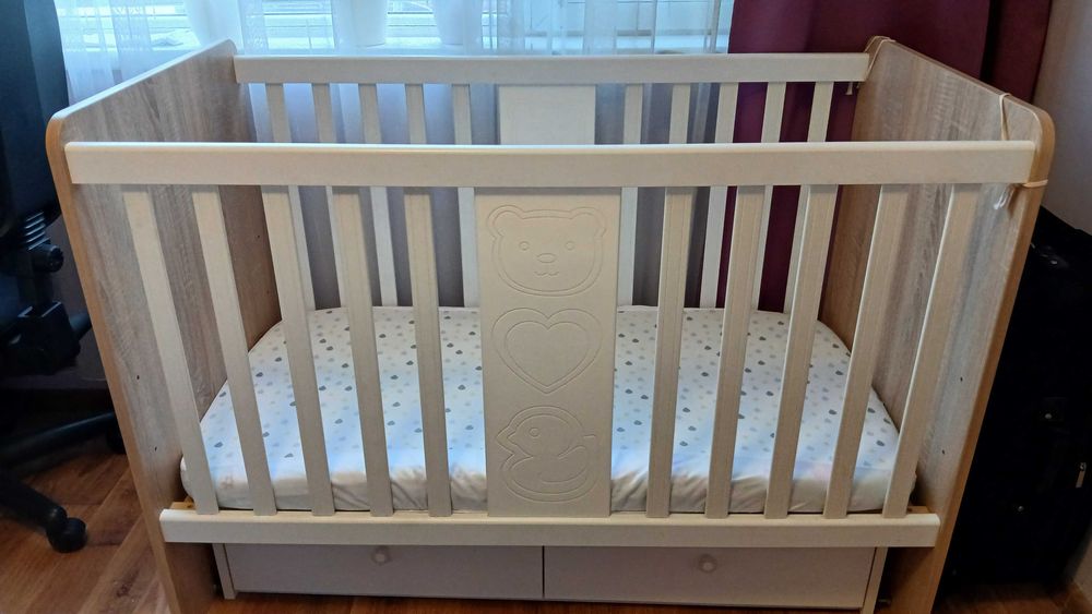 Бебешко легло /кошара/ Арбор с люлеещ механизъм и чекмеджета + матрак