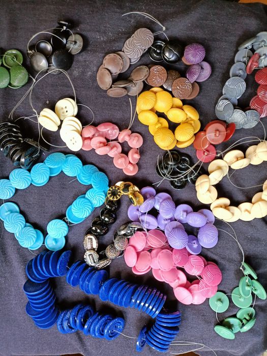 Пуговицы разные,