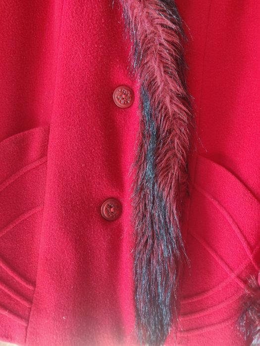 Scurtă roșie lână cu glugă marimea 42