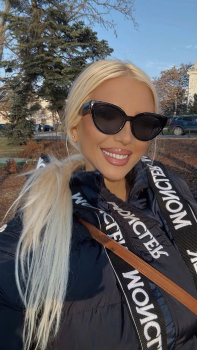 Geaca Moncler albastră