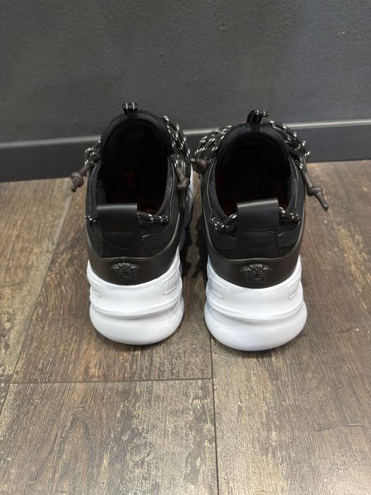 Versace chain reaction