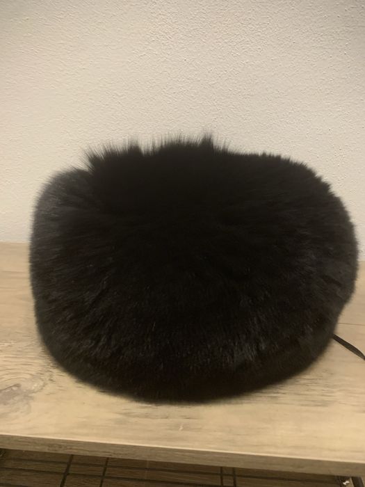 Vând haine de blanā si piele, de damā.