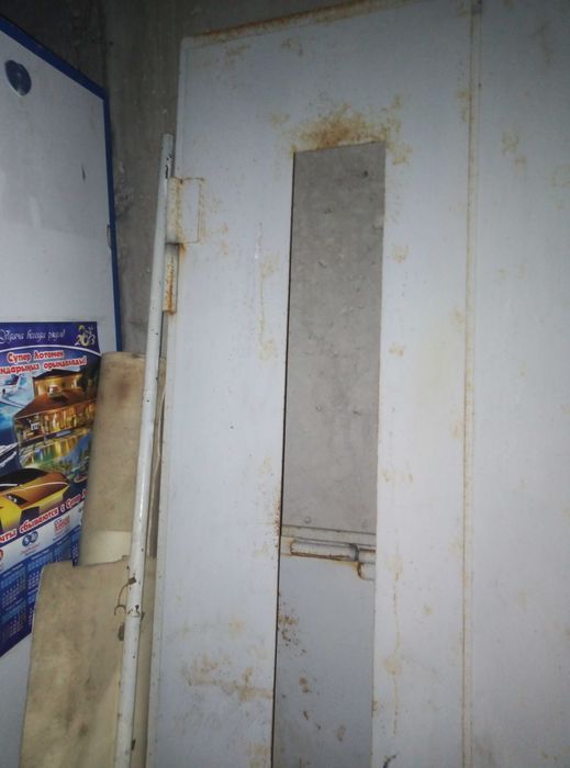 Продам двери металлические.