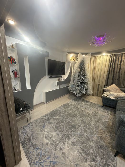 Продам 4 комнатную квартиру