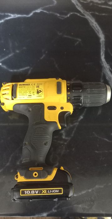 Винтоверт Dewalt DCD710C2