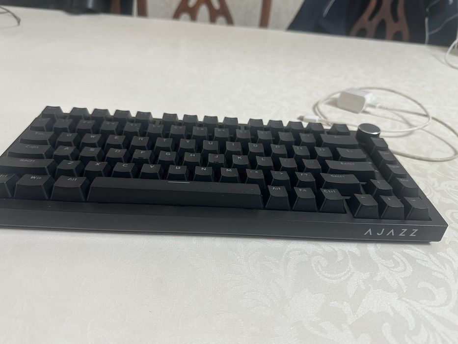 Продам игровую клавиатуру ajazz ak820