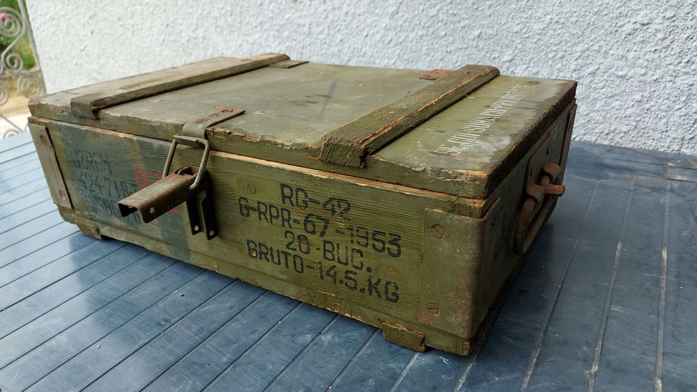 Cutie munitie vintage ( dupa al doilea război mondial) pt grenade