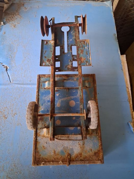 Машина игрушка жесть