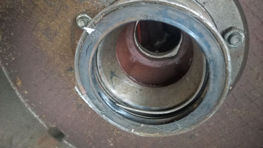 Продам передни ступицу зил