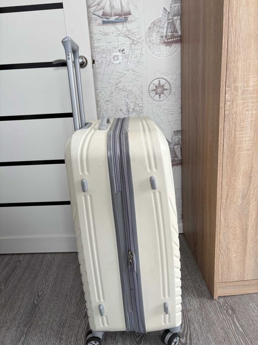 Продаем чемодан на колесах