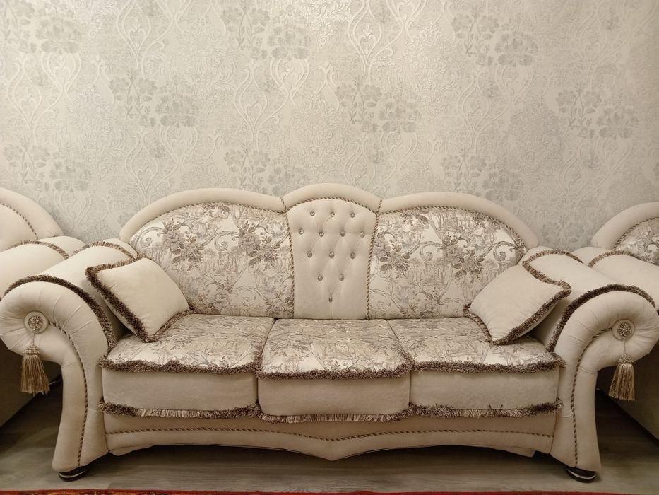 Продаётся комплект мягкой мебели