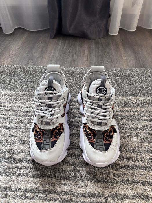 Versace chain reaction