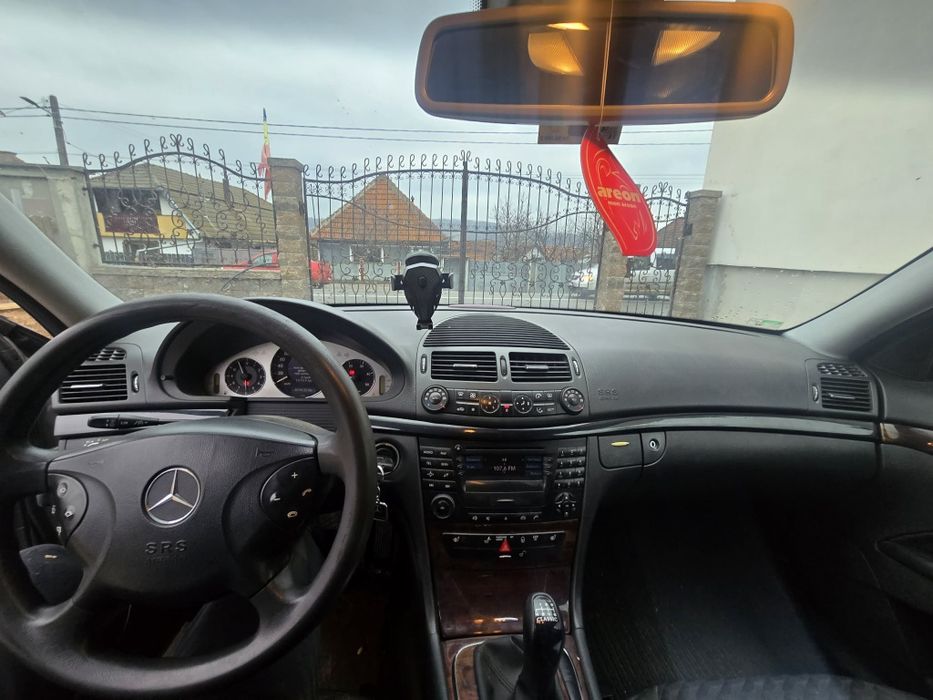 Vând Mercedes e200 clasic w211