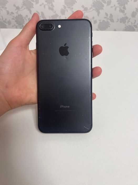 Айфон 7+ черный цвет 128гб