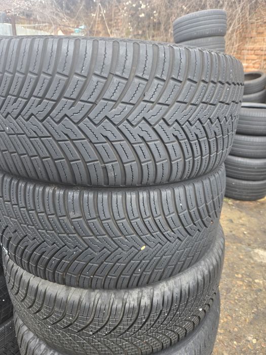 2бр. 225 40 18 Pirelli всесезонни.