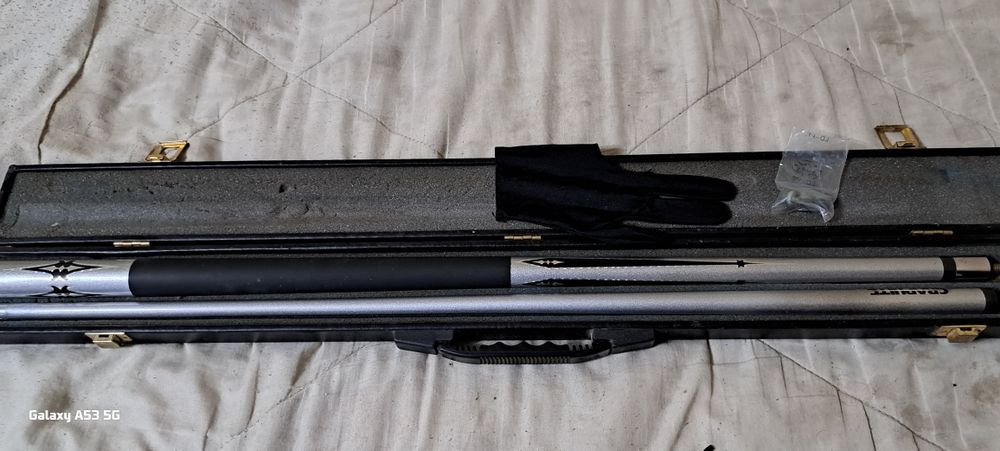 Кий для биллиарда.